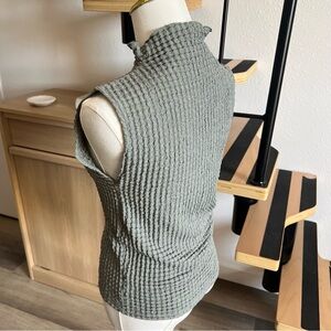 Zara Gray Textured Sleeveless Mock Neck Top